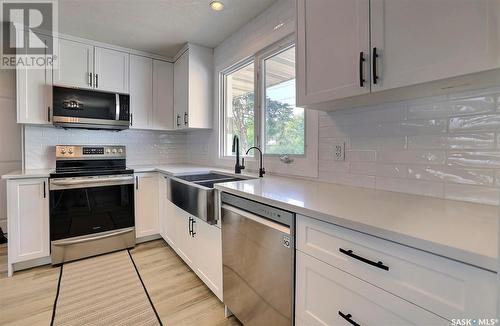 53 Knowles Crescent, Regina, SK - Indoor Photo Showing Kitchen With Stainless Steel Kitchen With Double Sink With Upgraded Kitchen