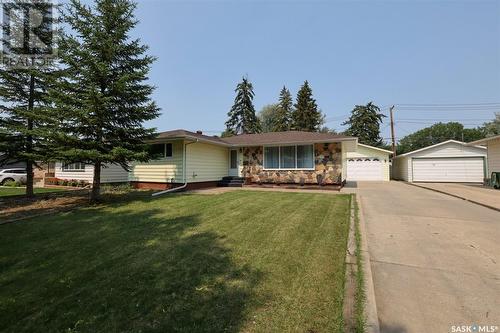 53 Knowles Crescent, Regina, SK - Outdoor