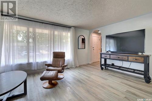 53 Knowles Crescent, Regina, SK - Indoor Photo Showing Living Room