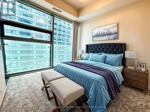 1409 - 12 York Street, Toronto (Waterfront Communities), ON - Indoor Photo Showing Bedroom