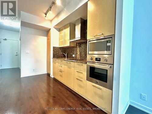 1409 - 12 York Street, Toronto (Waterfront Communities), ON - Indoor Photo Showing Kitchen