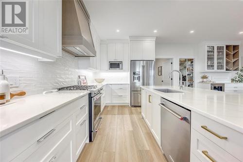 3613 Queen Street, Plympton-Wyoming, ON - Indoor Photo Showing Kitchen With Upgraded Kitchen