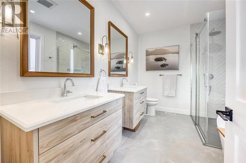 3613 Queen Street, Plympton-Wyoming, ON - Indoor Photo Showing Bathroom