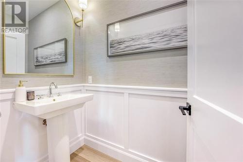 3613 Queen Street, Plympton-Wyoming, ON - Indoor Photo Showing Bathroom