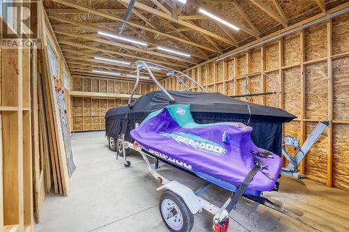 3613 Queen Street, Plympton-Wyoming, ON - Indoor Photo Showing Garage