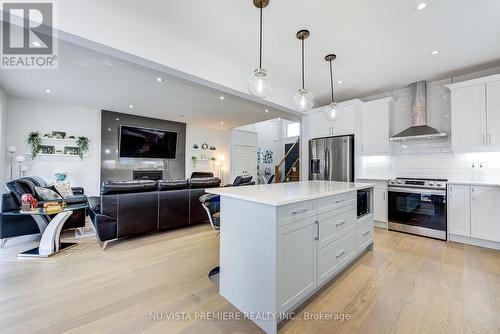 1774 Brunson Way, London, ON - Indoor Photo Showing Kitchen With Upgraded Kitchen