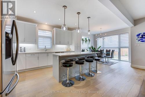 1774 Brunson Way, London, ON - Indoor Photo Showing Kitchen With Upgraded Kitchen