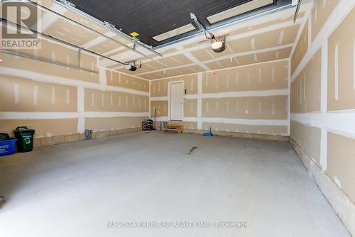 1774 Brunson Way, London, ON - Indoor Photo Showing Garage