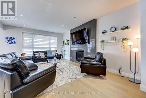 1774 Brunson Way, London, ON - Indoor Photo Showing Living Room With Fireplace