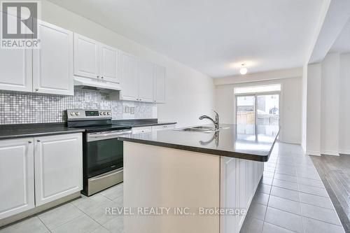 40 Sasco Way, Essa, ON - Indoor Photo Showing Kitchen