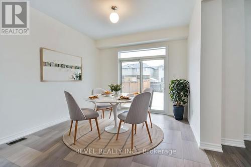 40 Sasco Way, Essa, ON - Indoor Photo Showing Dining Room