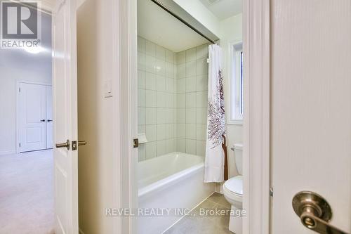 40 Sasco Way, Essa, ON - Indoor Photo Showing Bathroom