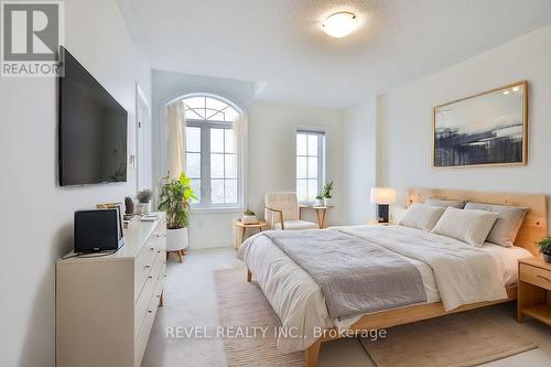 40 Sasco Way, Essa, ON - Indoor Photo Showing Bedroom