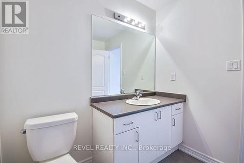 40 Sasco Way, Essa, ON - Indoor Photo Showing Bathroom