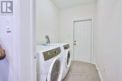 40 Sasco Way, Essa, ON - Indoor Photo Showing Laundry Room