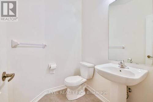 40 Sasco Way, Essa, ON - Indoor Photo Showing Bathroom