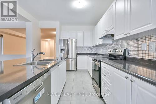 40 Sasco Way, Essa, ON - Indoor Photo Showing Kitchen With Double Sink With Upgraded Kitchen