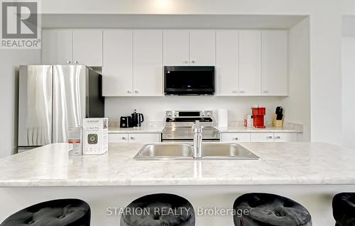 29 Granville Crescent, Haldimand, ON - Indoor Photo Showing Kitchen With Double Sink With Upgraded Kitchen