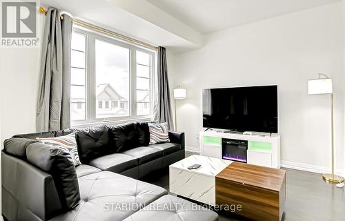 29 Granville Crescent, Haldimand, ON - Indoor Photo Showing Living Room