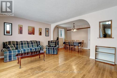 397 Presland Road, Ottawa, ON - Indoor Photo Showing Living Room