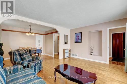 397 Presland Road, Ottawa, ON - Indoor Photo Showing Living Room