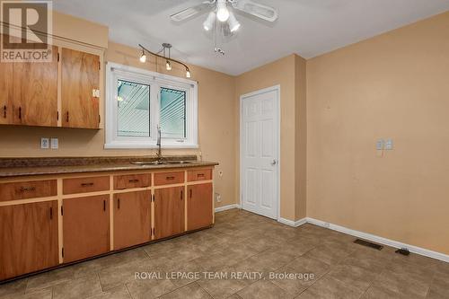 397 Presland Road, Ottawa, ON - Indoor Photo Showing Kitchen With Double Sink