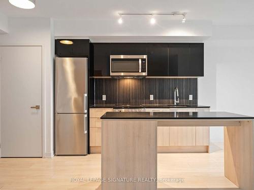 332-31 Tippett Rd, Toronto, ON - Indoor Photo Showing Kitchen