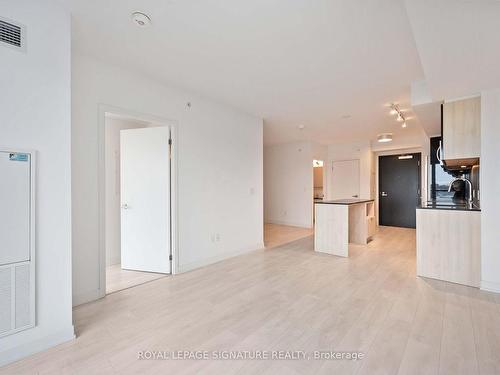 332-31 Tippett Rd, Toronto, ON - Indoor Photo Showing Kitchen