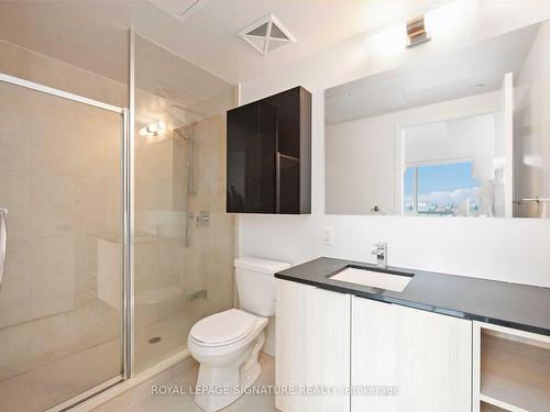 332-31 Tippett Rd, Toronto, ON - Indoor Photo Showing Bathroom