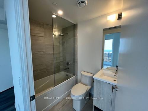 6003-138 Downes St, Toronto, ON - Indoor Photo Showing Bathroom