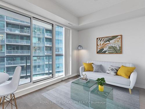 617-51 East Liberty St, Toronto, ON - Indoor Photo Showing Living Room