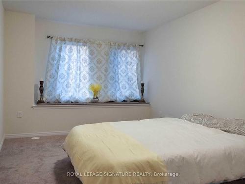 21-8317 Mulberry Dr, Niagara Falls, ON - Indoor Photo Showing Bedroom