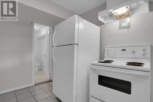 Bsmt - 8 Matt Court, Vaughan, ON - Indoor Photo Showing Kitchen