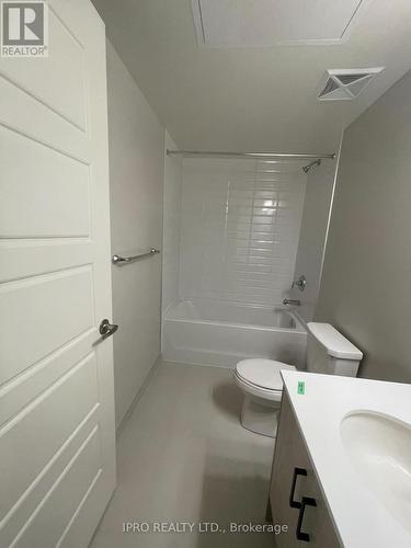 517 - 1415 Dundas Street, Oakville, ON - Indoor Photo Showing Bathroom