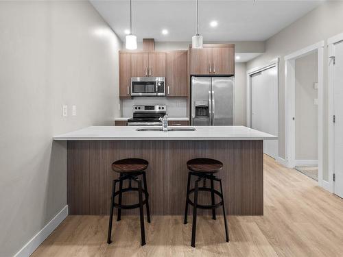 304-2783 Strathmore Rd, Langford, BC - Indoor Photo Showing Kitchen With Stainless Steel Kitchen With Upgraded Kitchen