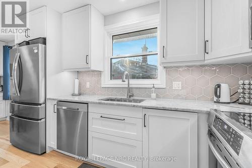 3 Hudson Drive, St. Catharines (442 - Vine/Linwell), ON - Indoor Photo Showing Kitchen With Upgraded Kitchen