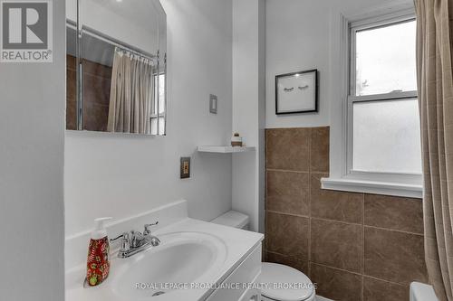 951 Sydenham Road, Kingston (City Northwest), ON - Indoor Photo Showing Bathroom