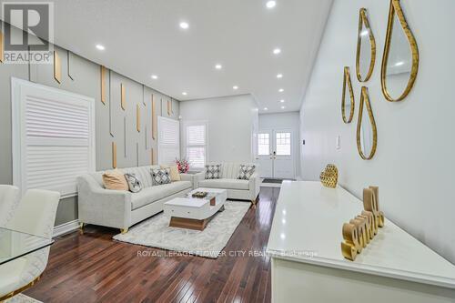 269 Brussels Avenue, Brampton, ON - Indoor Photo Showing Living Room