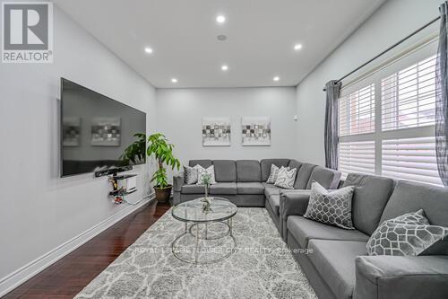 269 Brussels Avenue, Brampton, ON - Indoor Photo Showing Living Room