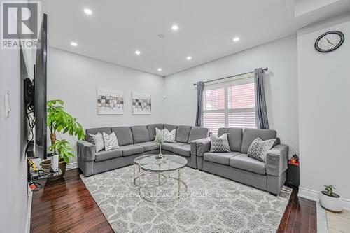 269 Brussels Avenue, Brampton, ON - Indoor Photo Showing Living Room