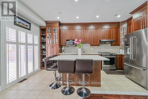 269 Brussels Avenue, Brampton, ON - Indoor Photo Showing Kitchen With Upgraded Kitchen