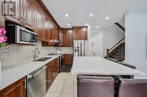 269 Brussels Avenue, Brampton, ON - Indoor Photo Showing Kitchen With Double Sink With Upgraded Kitchen