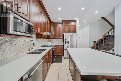 269 Brussels Avenue, Brampton, ON - Indoor Photo Showing Kitchen With Double Sink With Upgraded Kitchen