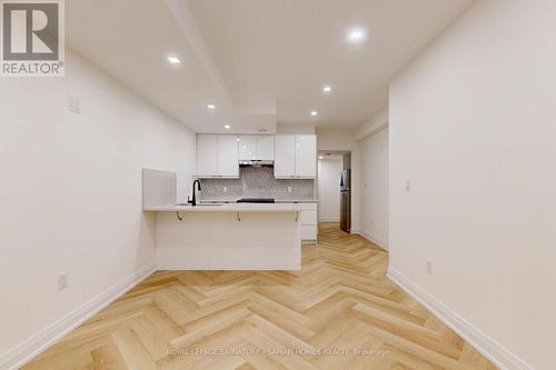 3028 William Cutmore Boulevard, Oakville, ON - Indoor Photo Showing Kitchen