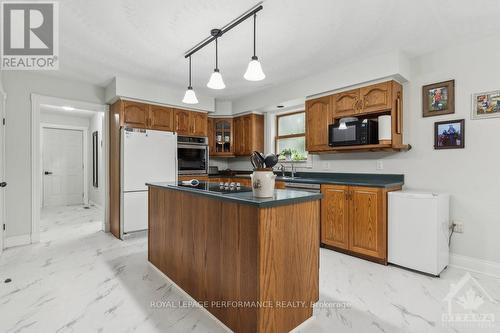 622 Rideau River Road, Montague, ON - Indoor Photo Showing Kitchen