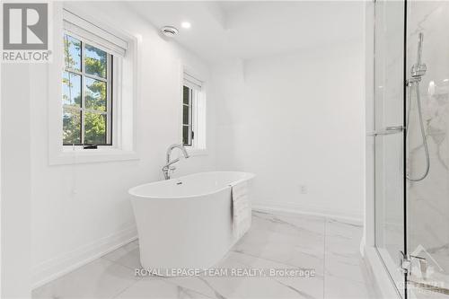 320 Hillcrest Road, Ottawa, ON - Indoor Photo Showing Bathroom