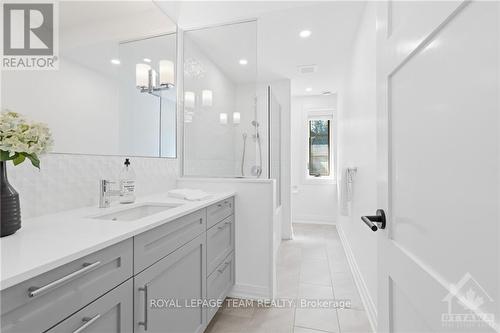 320 Hillcrest Road, Ottawa, ON - Indoor Photo Showing Bathroom