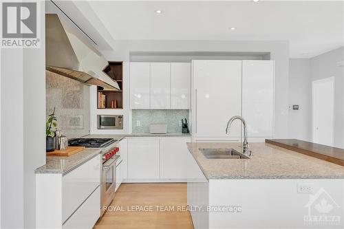 15 Camwood Crescent, Ottawa, ON - Indoor Photo Showing Kitchen