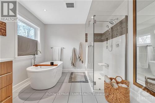 15 Camwood Crescent, Ottawa, ON - Indoor Photo Showing Bathroom