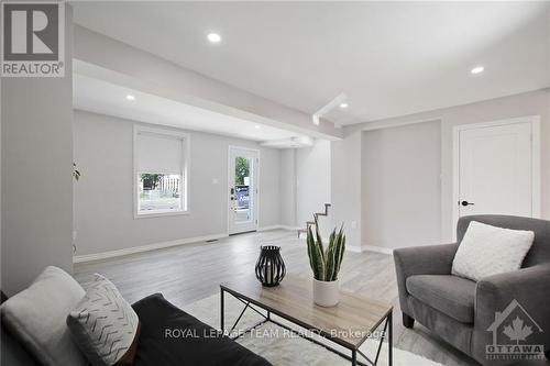 461-463 Booth Street, Ottawa, ON - Indoor Photo Showing Living Room